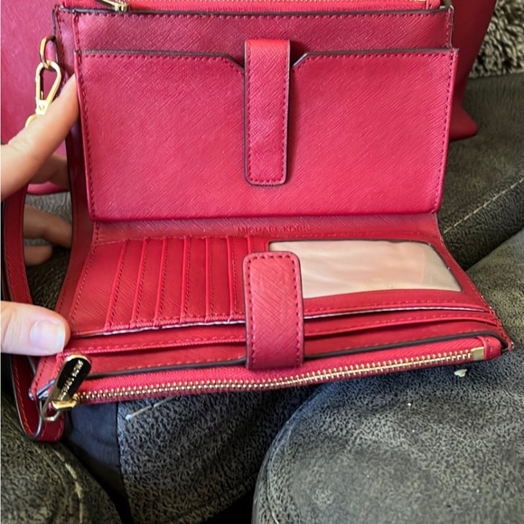 Deep Red Michael Kors iet set purse and matching clutch/ wallet - Picture 2 of 11